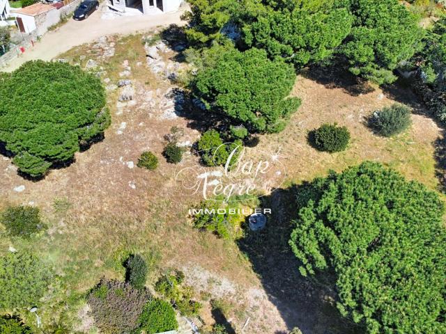 TERRAIN CONSTRUCTIBLE AVEC VUE MER A BORMES LES MIMOSAS