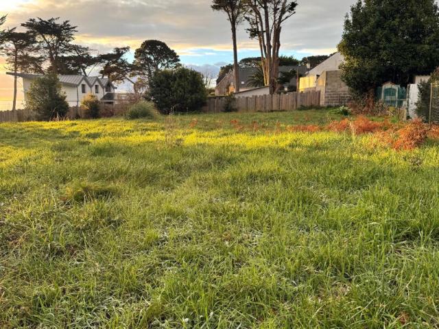 Terrain constructible avec vue sur la baie Kerhostin, Saint Pierre Quiberon
