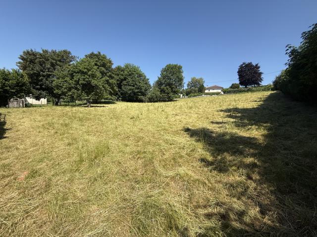 Terrain constructible avec vue proche commerces