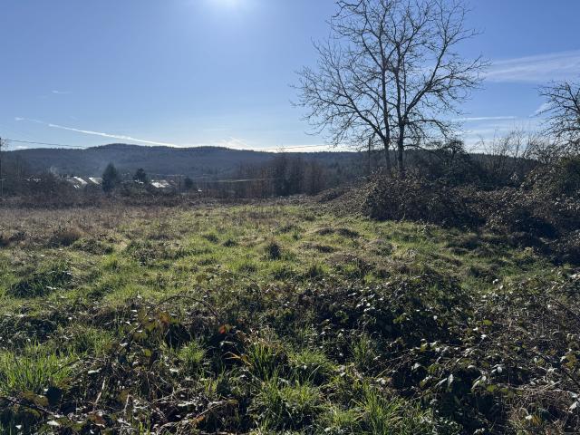 TERRAIN CONSTRUCTIBLE AVEC JOLIE VUE DEGAGEE SUR LE MORVAN