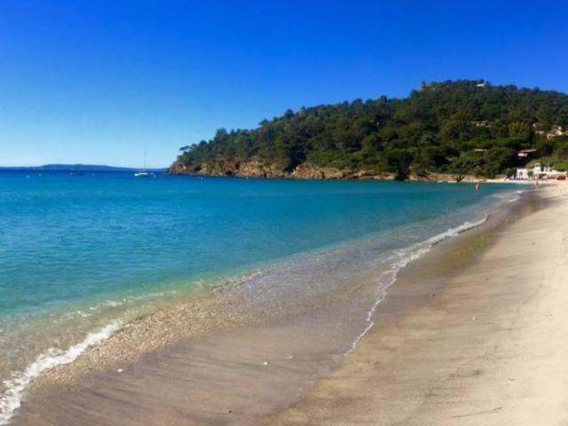 Terrain constructible avec permis purgé, à 10 minutes à pied de la plage