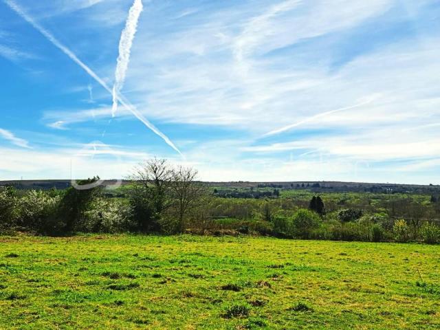 Terrain constructible dans le bourg de Brennilis
