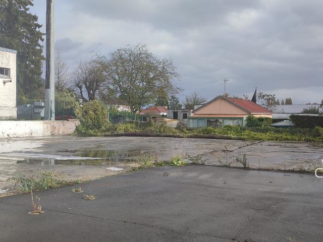 Terrain constructible de 1148 m2 à Warcq