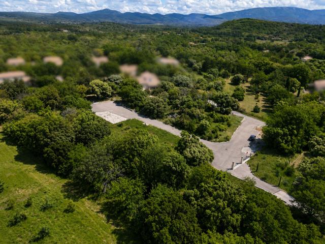 Terrain constructible de 1330 m2 à Grignan ? Quartier recherché