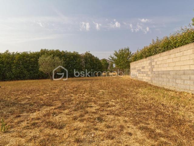 Terrain constructible de 1438 m²