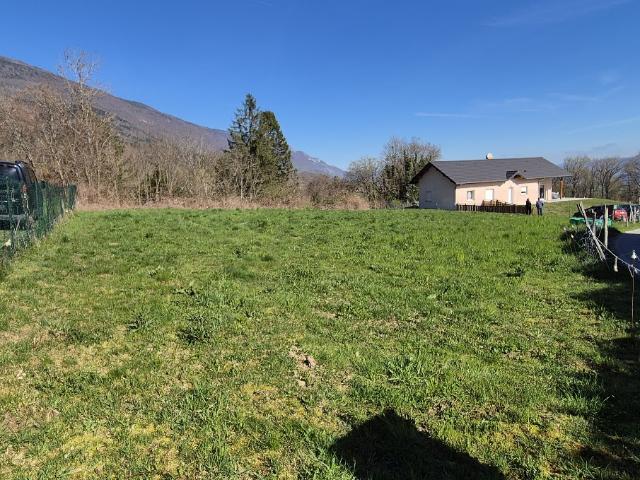 Terrain constructible de 1500 m2 sur la Motte servolex