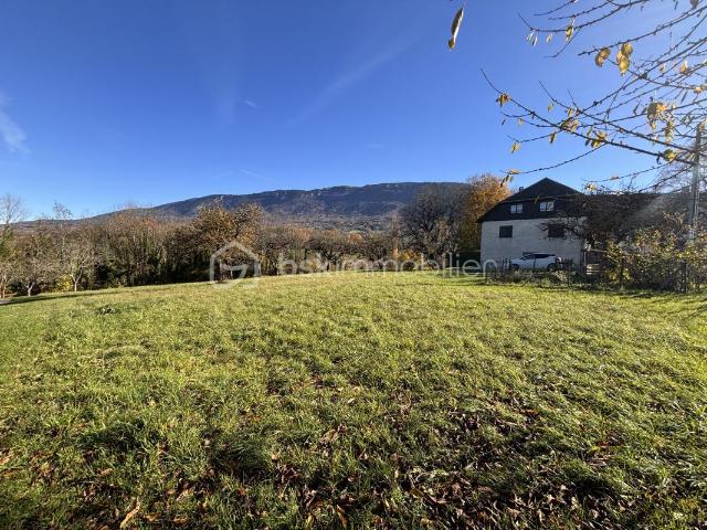 Terrain constructible de 1723 m² sur la commune de Gruffy 74