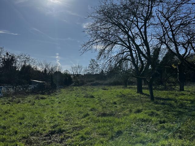 Terrain constructible de 1870 m2 à Nevers