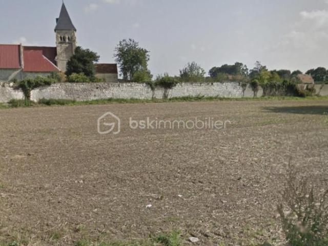 Terrain constructible de 1 500 m2 à Menevillers 60420