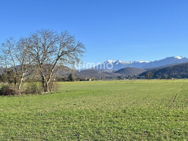 Terrain constructible de 1 593 m² à Pointis de Rivière