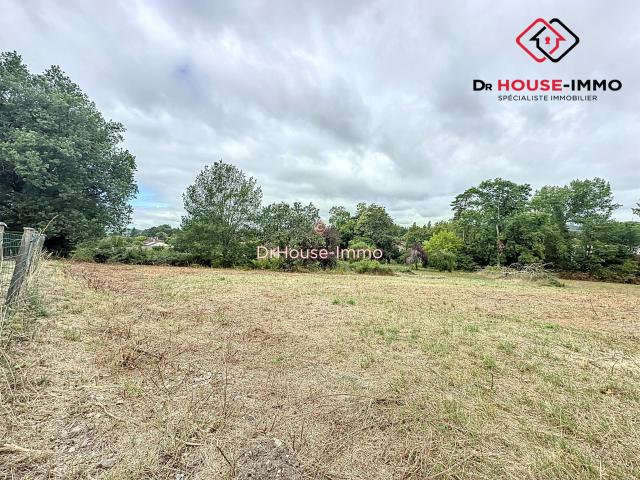 Terrain constructible de 2 006 m² – Proche bourg et commodités