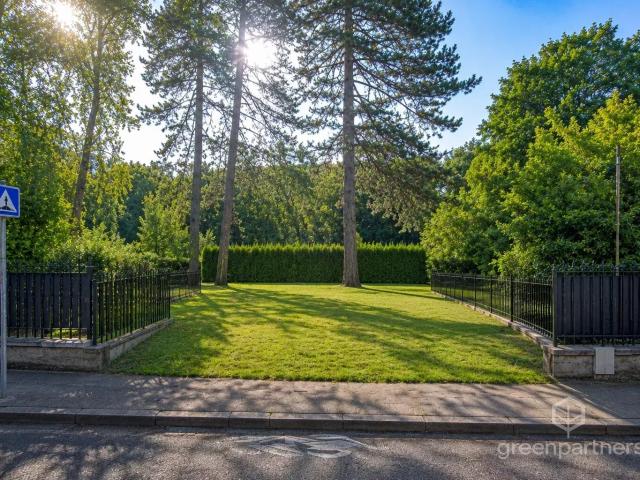 Terrain constructible de 302 m2, emplacement exceptionnel