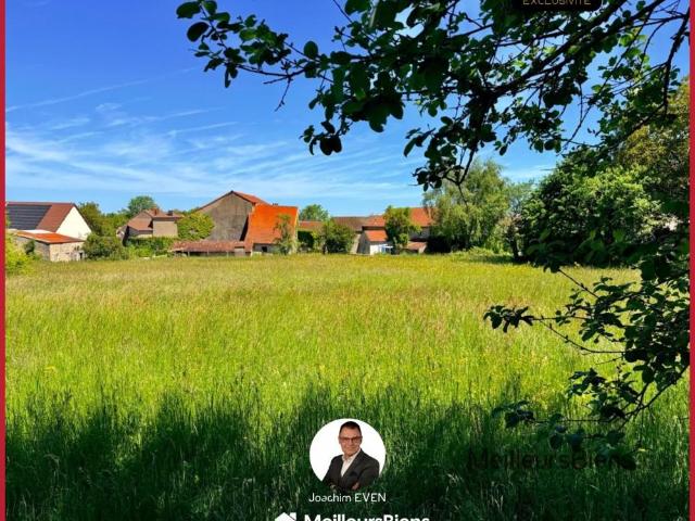 Terrain constructible de 3170 m² à Vevy, accès route de Publy