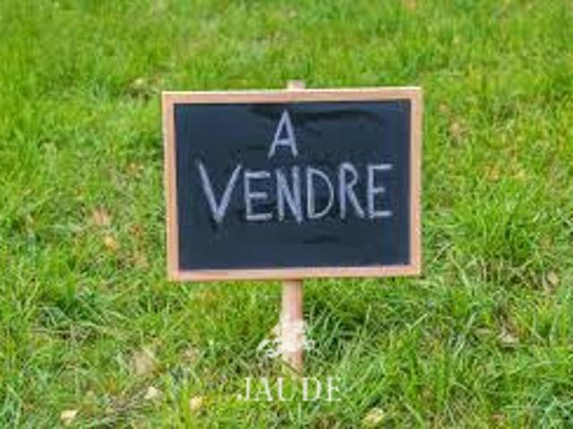 Terrain constructible de 350 m2 Boulevard Montchalamet à Royat