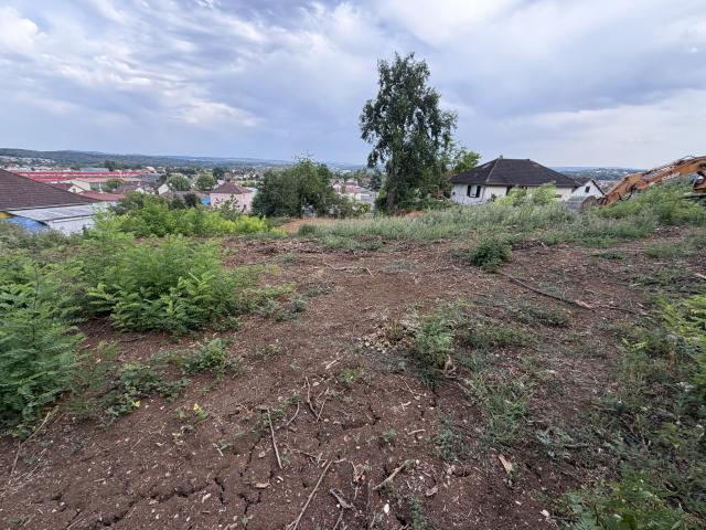 TERRAIN CONSTRUCTIBLE DE 37 ARES EN PLEIN CENTRE D'EXINCOURT