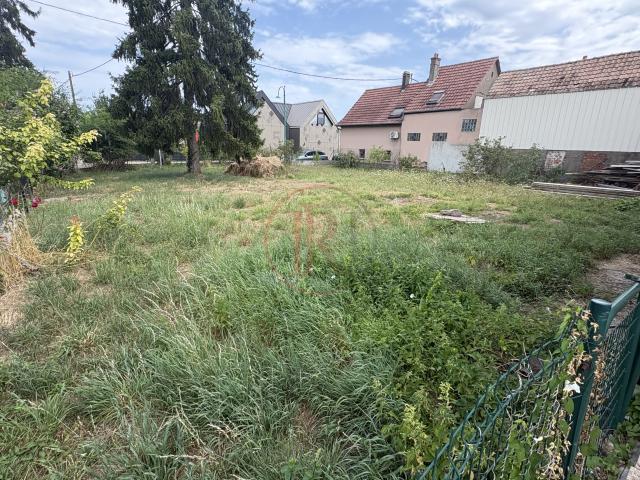 Terrain constructible de 400 m2 Libre constructeur Viabilisé