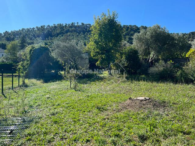 Terrain constructible de 470 m2 à Aubagne
