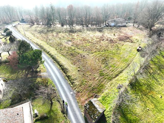 Terrain constructible de 4 464 m² avec magnifique vue