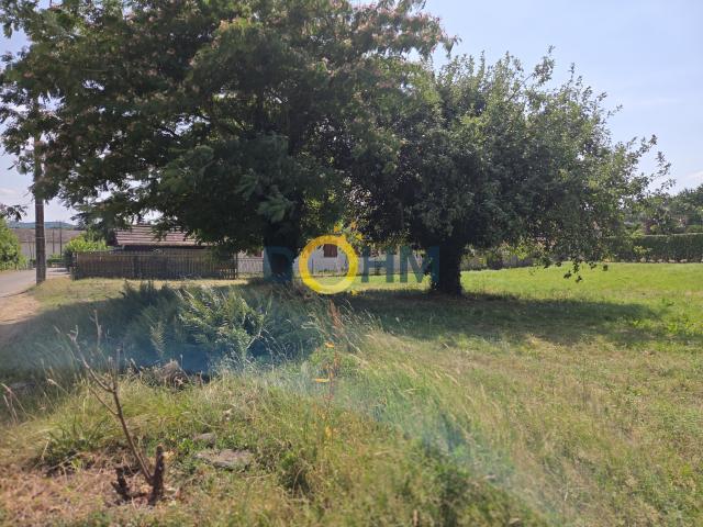 Terrain constructible de 500 m2 sur la commune de Châbons, proche A43 et A48