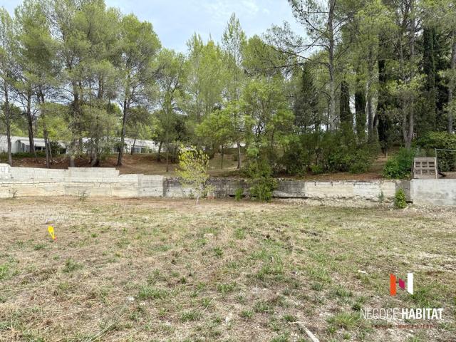 Terrain constructible de 327 m2 viabilisé
