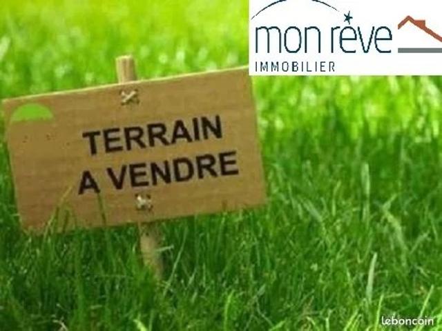 Terrain constructible de 623m²