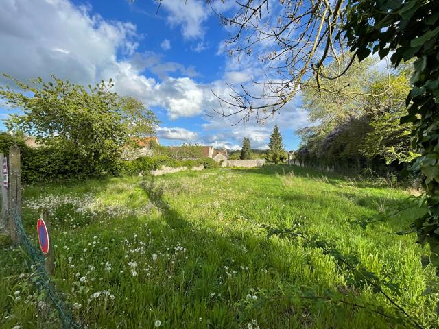 Terrain constructible de 630 m2: viabilités sur rue