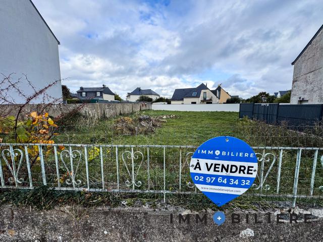 Terrain constructible de 640 m2 bien exposé