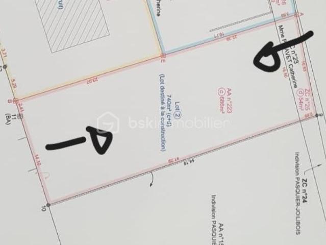 Terrain constructible de 740m² et viabilisé
