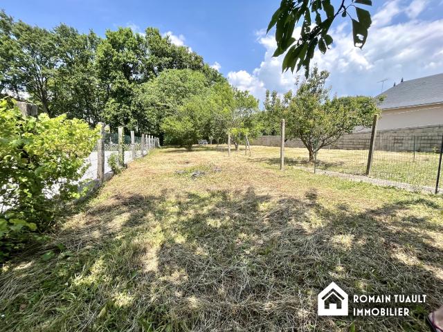 Terrain constructible de 790m2 RENAZE