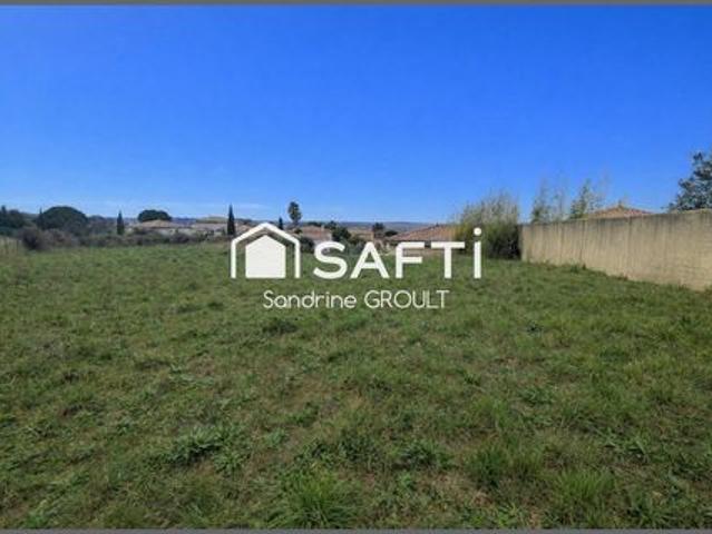 Terrain constructible de 832 m² Hors lotissement avec vue dégagée Libre de constructeur
