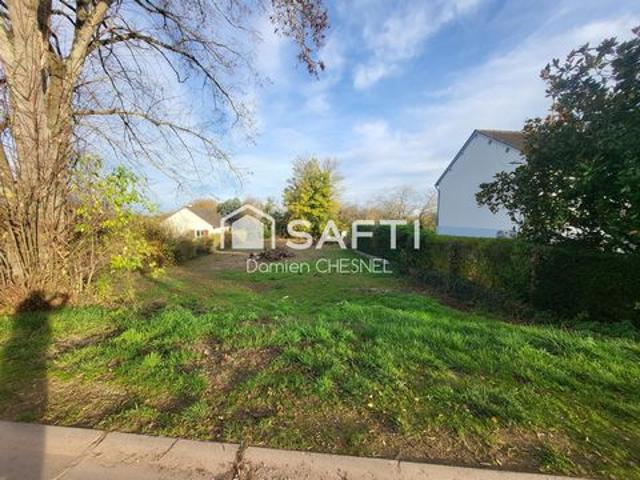 Terrain constructible de 903 m² à La Celle – À moins de 10 minutes de Saint Amand Montrond