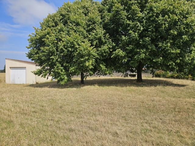 Terrain constructible de 910 m2 avec garage existant Machecoul Saint Même