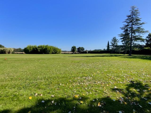 Terrain constructible de 968 m2 Saint Jean de Rives