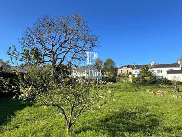 Terrain constructible en coeur de bourg Ile d'Arz 887 m²
