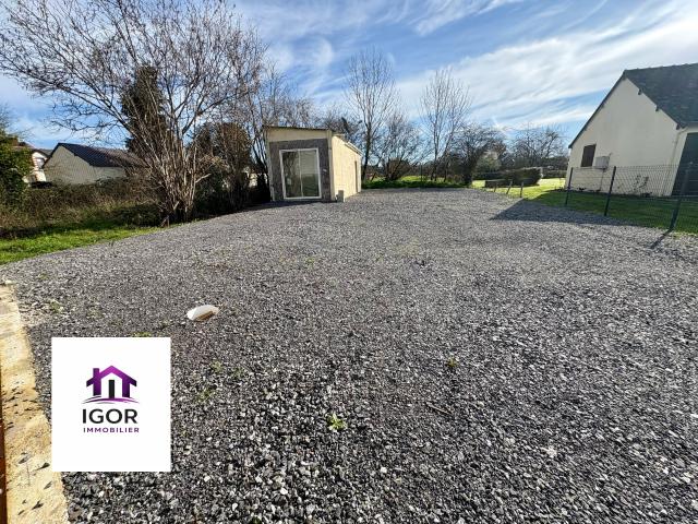 Terrain constructible en plein bourg Lusanger