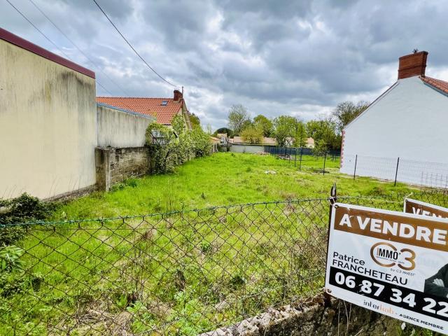 Terrain constructible, en premier rideau, 445 m2 non viabilisé