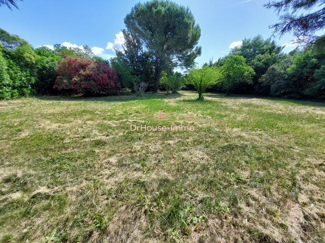 terrain constructible et détachable en 5 lots avec villa de plain pied existante