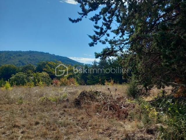 Terrain constructible et viabilisé de 357m²