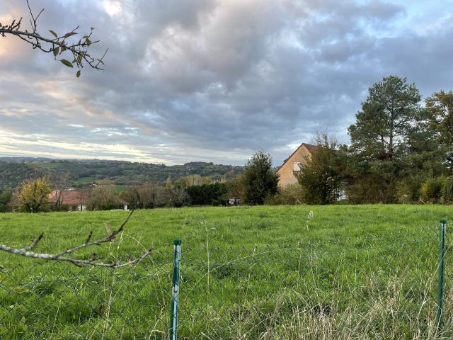 TERRAIN CONSTRUCTIBLE OFFRANT UNE VUE SUR LA VALLEE CORREZIENNE