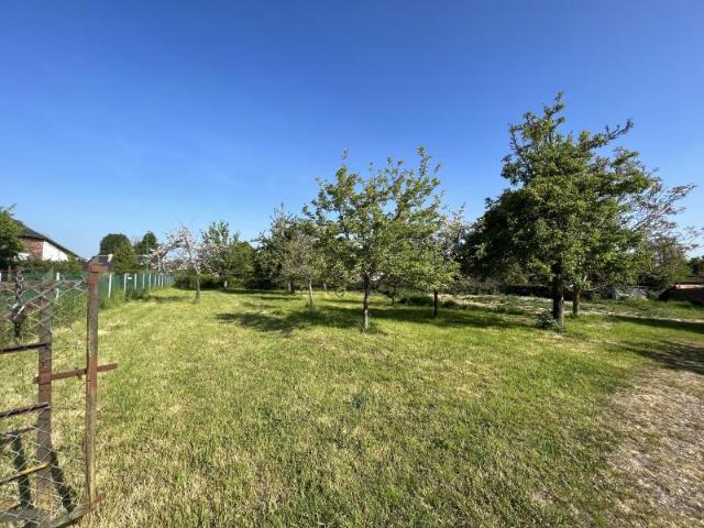 TERRAIN CONSTRUCTIBLE LE BEC THOMAS 1218 m2