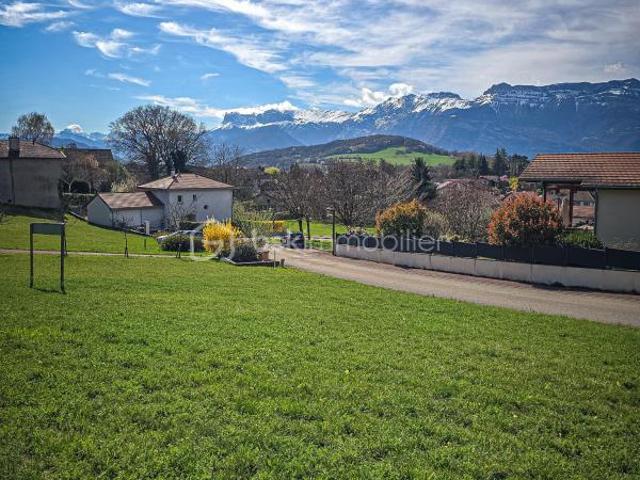 Terrain constructible libre constructeur de 1 281 m² à Haute Jarrie