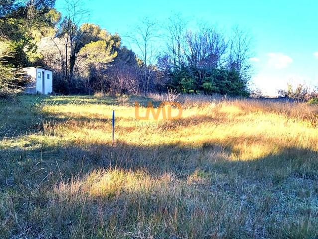 Terrain constructible proche village
