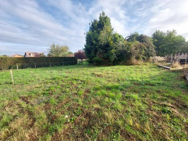 TERRAIN CONSTRUCTIBLE THEILLAY