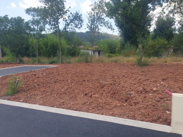 Terrain constructible viabilisé au Luc
