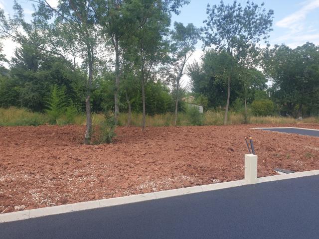 Terrain constructible viabilisé au Luc