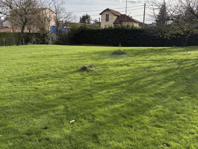 Terrain constructible viabilisé – Centre de Craponne