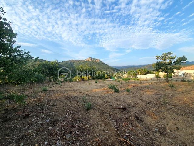 TERRAIN CONSTRUCTIBLE VIABILISÉ DE 1095 m²