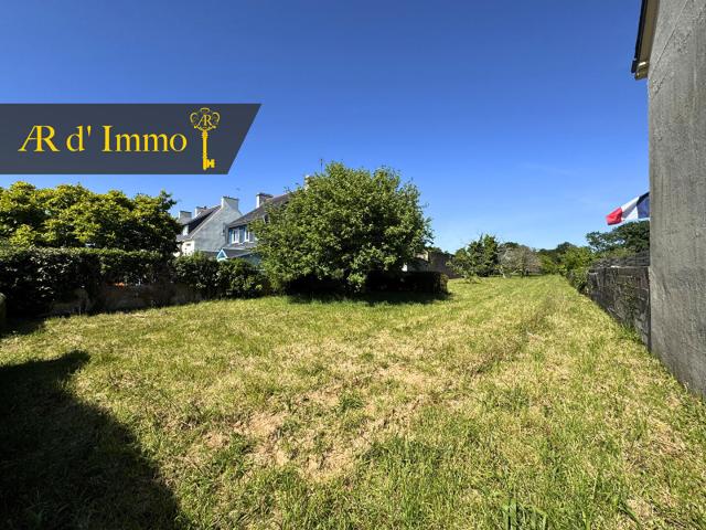 Terrain constructible viabilisé 1 376 m2 Idéalement situé