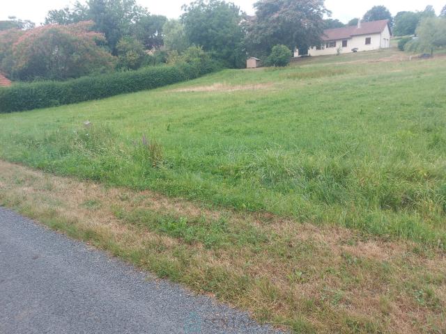 Terrain consutructible dans un beau village de dordogne A saisir