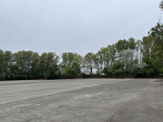 Terrain d'une superficie totale de 10 000 m2, divisible en 2 lots à Grande synthe